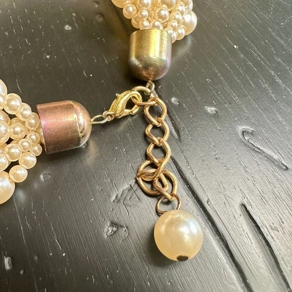 VINTAGE, 7 STRAND, FAUX PEARL CHOKER. SOME STRANDS HAVE SEPARATED. - Picture 7 of 8